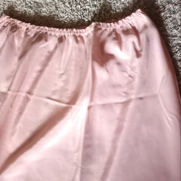 Lorraine Slip - Picture 3 of 5